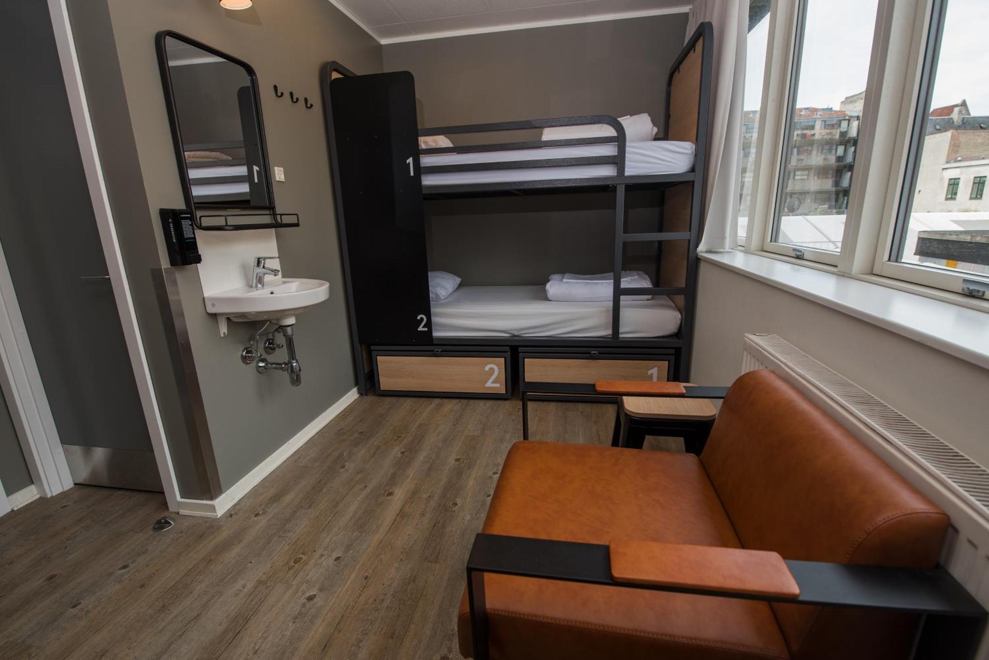 Private 4-Bed Room